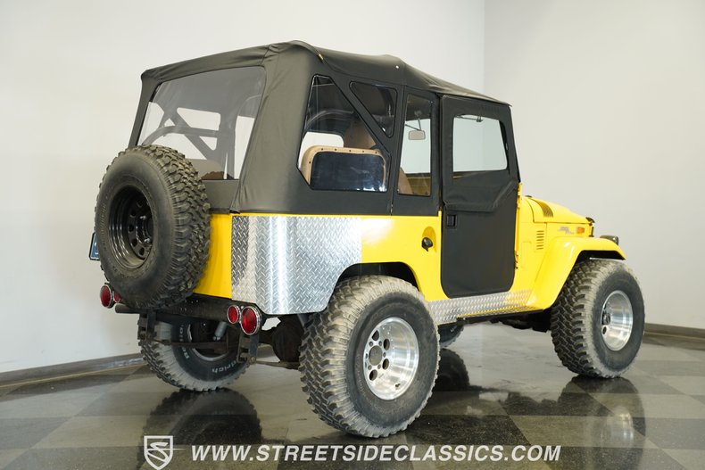 Toyota-Fj-cruiser-1970-Yellow-Tan-42