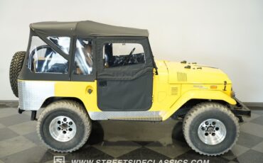 Toyota-Fj-cruiser-1970-Yellow-Tan-43