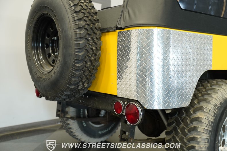 Toyota-Fj-cruiser-1970-Yellow-Tan-45