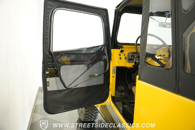 Toyota-Fj-cruiser-1970-Yellow-Tan-46