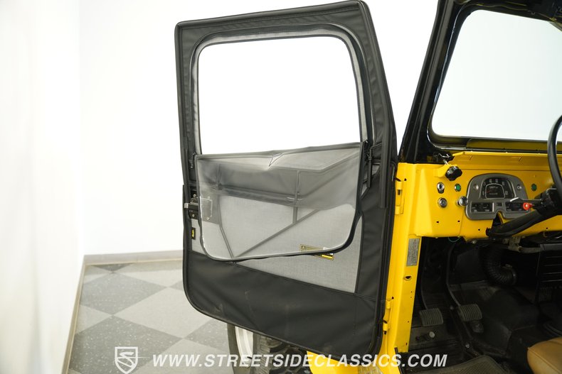 Toyota-Fj-cruiser-1970-Yellow-Tan-47