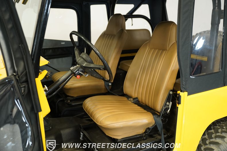 Toyota-Fj-cruiser-1970-Yellow-Tan-48