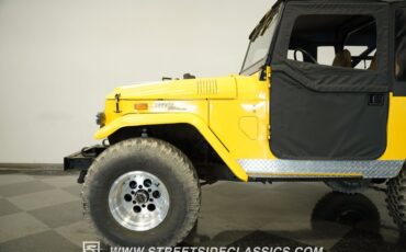Toyota-Fj-cruiser-1970-Yellow-Tan-5