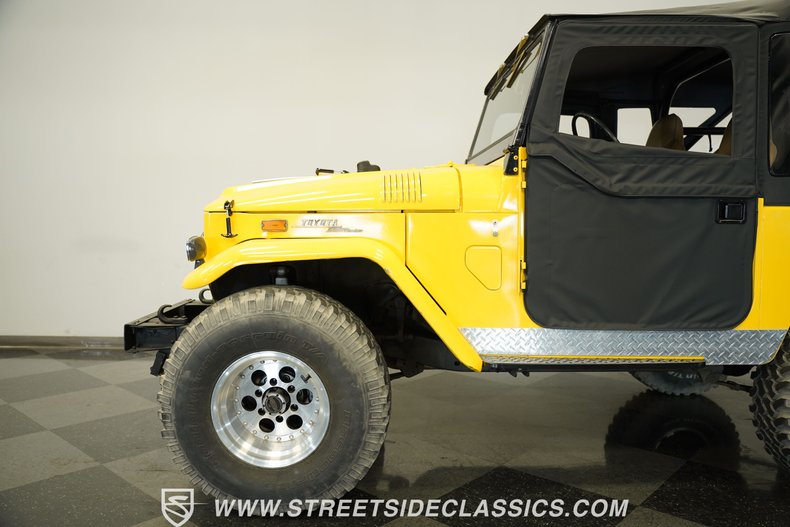 Toyota-Fj-cruiser-1970-Yellow-Tan-5