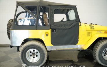 Toyota-Fj-cruiser-1970-Yellow-Tan-6
