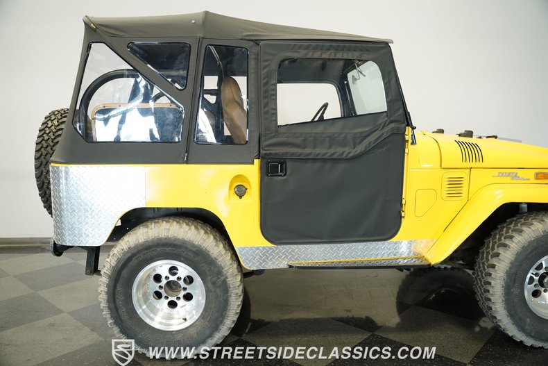 Toyota-Fj-cruiser-1970-Yellow-Tan-6