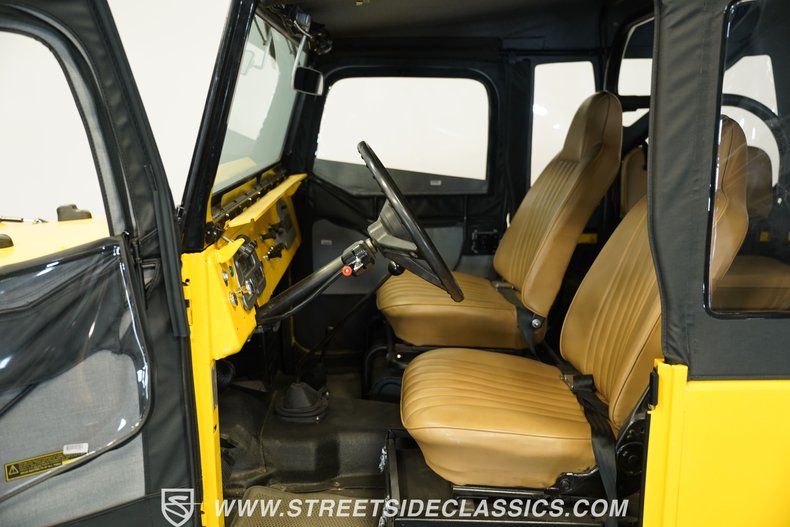 Toyota-Fj-cruiser-1970-Yellow-Tan-7