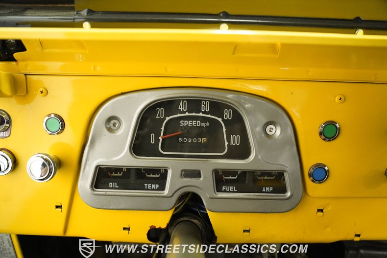 Toyota-Fj-cruiser-1970-Yellow-Tan-9