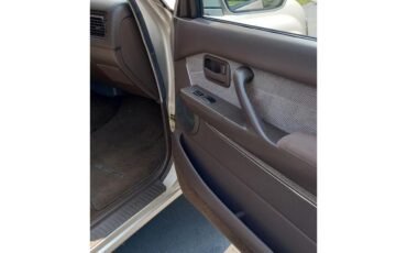 Toyota-Land-cruiser-1994-Light-beige-metallic-Beige-16