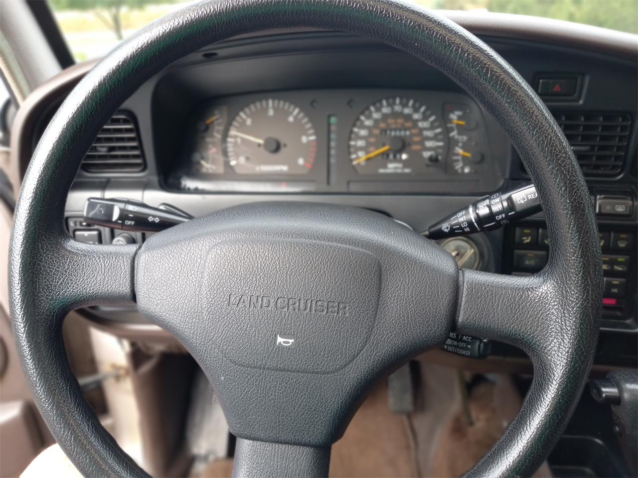 Toyota-Land-cruiser-1994-Light-beige-metallic-Beige-5