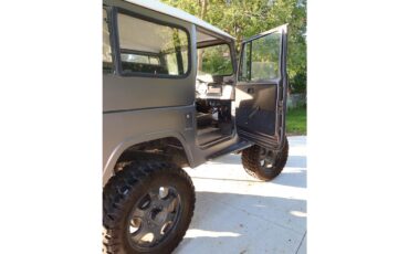 Toyota-Land-cruiser-bj40-1978-Smoke-Gray-Black
