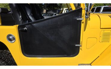 Toyota-Land-cruiser-fj40-1967-Yellow-Black-1