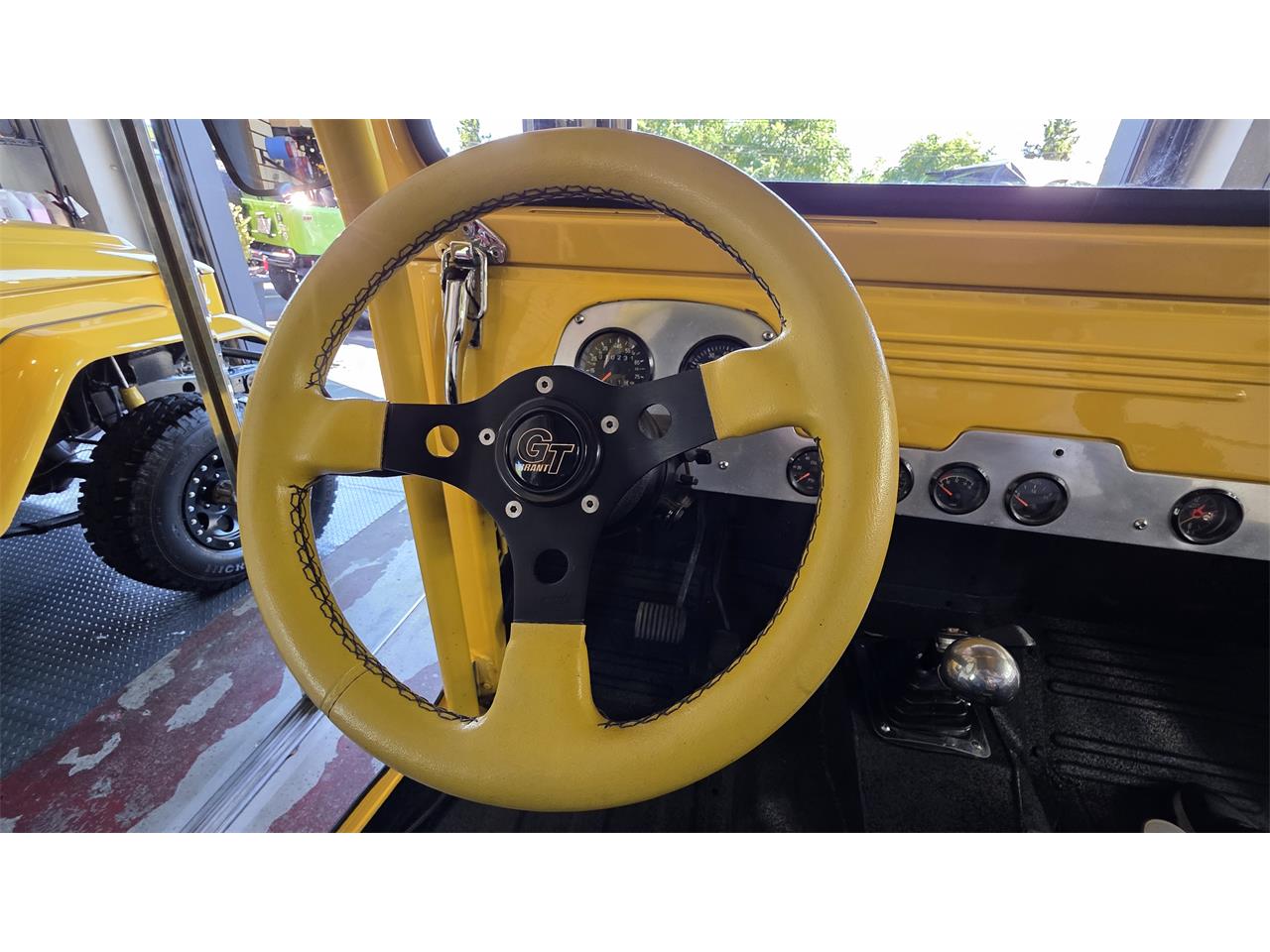 Toyota-Land-cruiser-fj40-1967-Yellow-Black-25