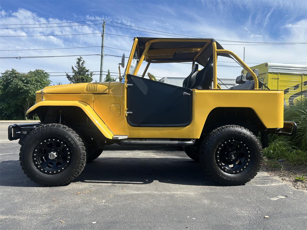 Toyota-Land-cruiser-fj40-1967-Yellow-Black-44