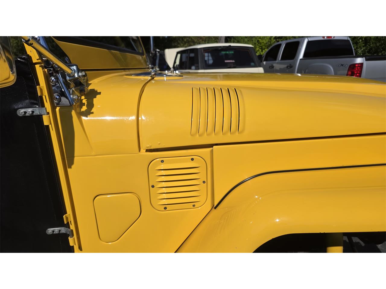 Toyota-Land-cruiser-fj40-1967-Yellow-Black-45