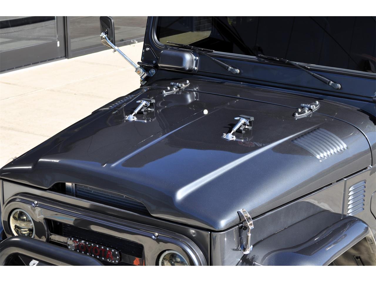 Toyota-Land-cruiser-fj40-1978-Grey-Black-10