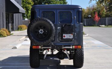 Toyota-Land-cruiser-fj40-1978-Grey-Black-12