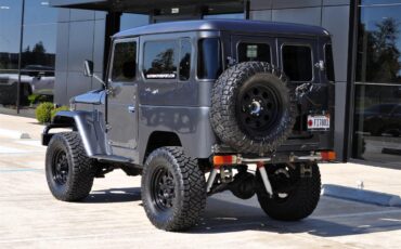 Toyota-Land-cruiser-fj40-1978-Grey-Black-13