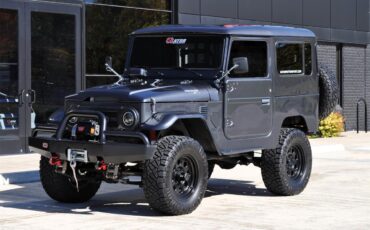 Toyota-Land-cruiser-fj40-1978-Grey-Black-2