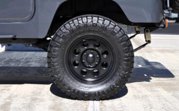 Toyota-Land-cruiser-fj40-1978-Grey-Black-44