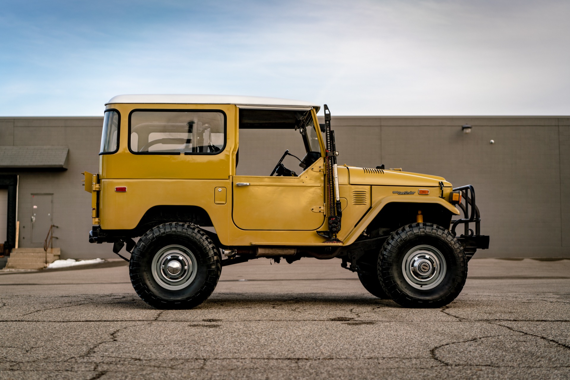 Toyota-Other-1974-BeigeTan-Black-30