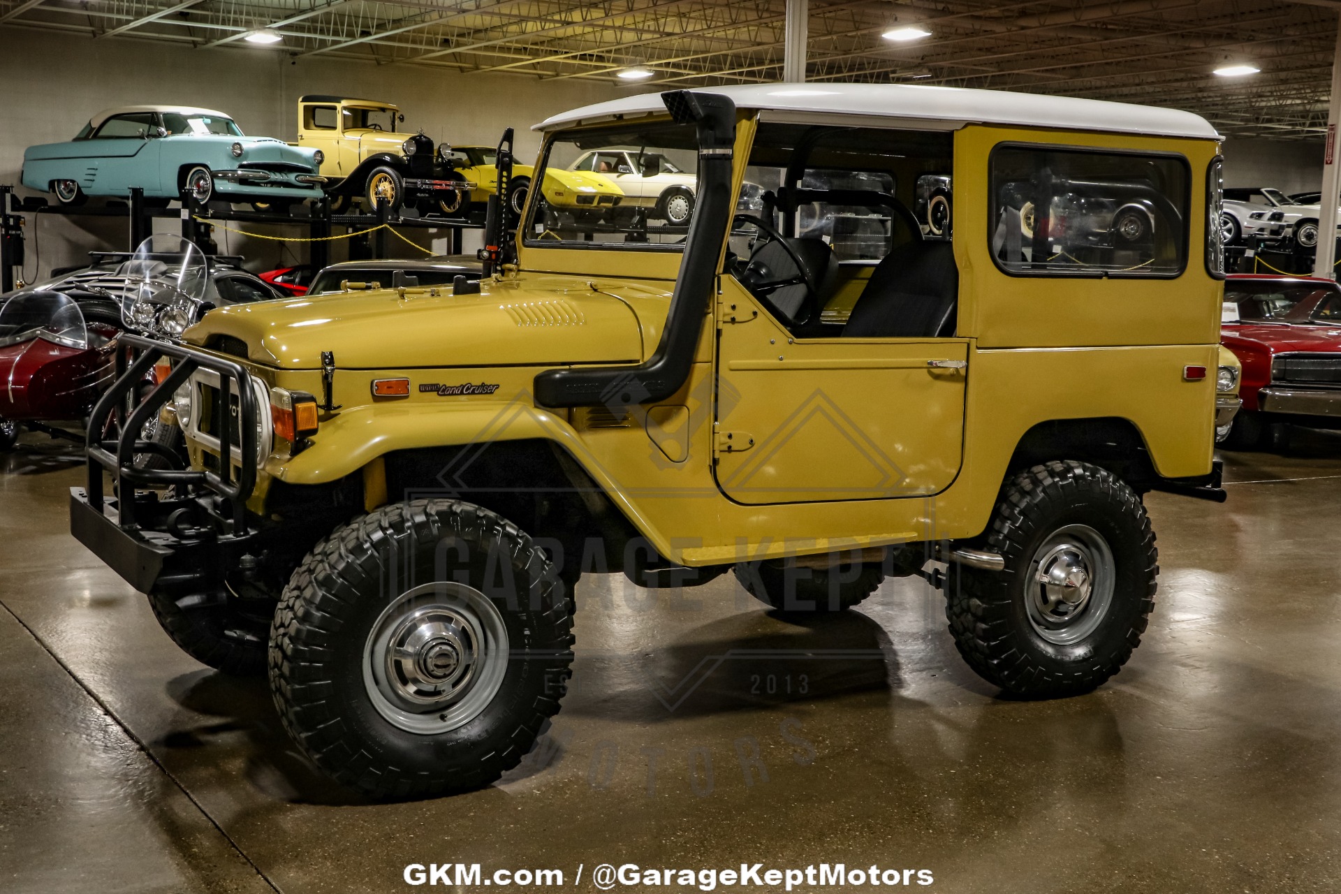 Toyota-Other-1974-BeigeTan-Black-32