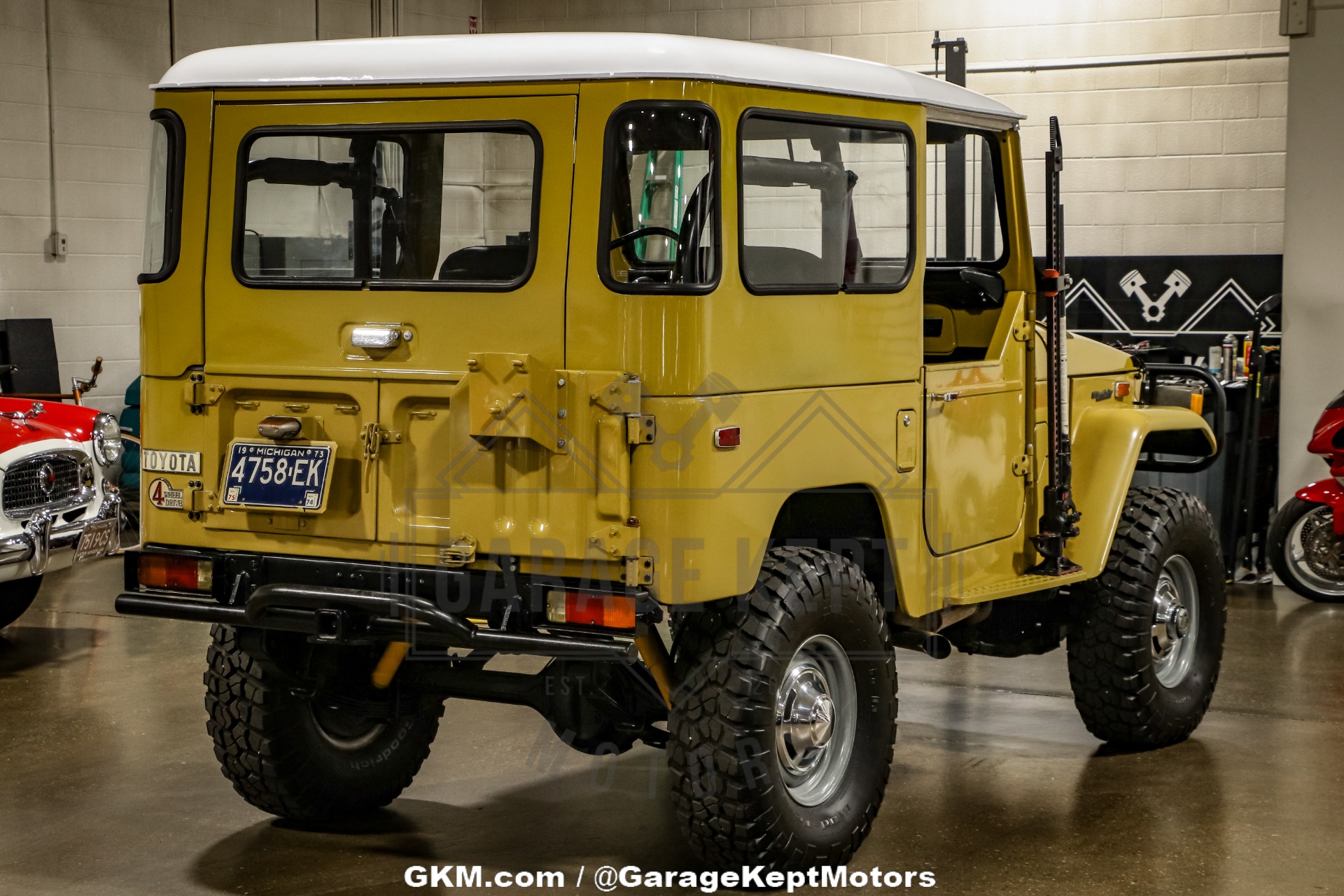 Toyota-Other-1974-BeigeTan-Black-36