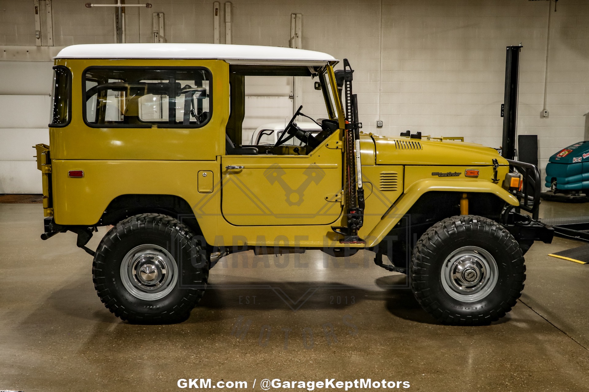 Toyota-Other-1974-BeigeTan-Black-38