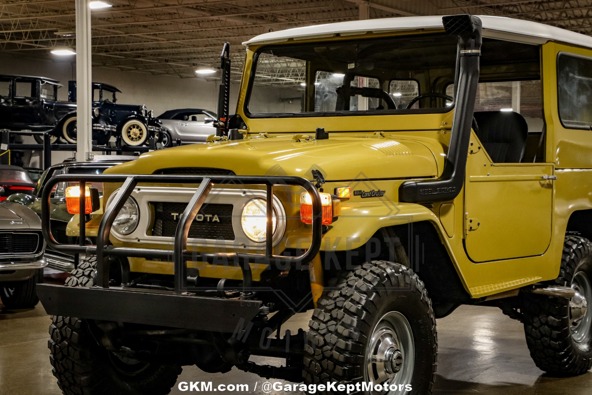 Toyota-Other-1974-BeigeTan-Black-6