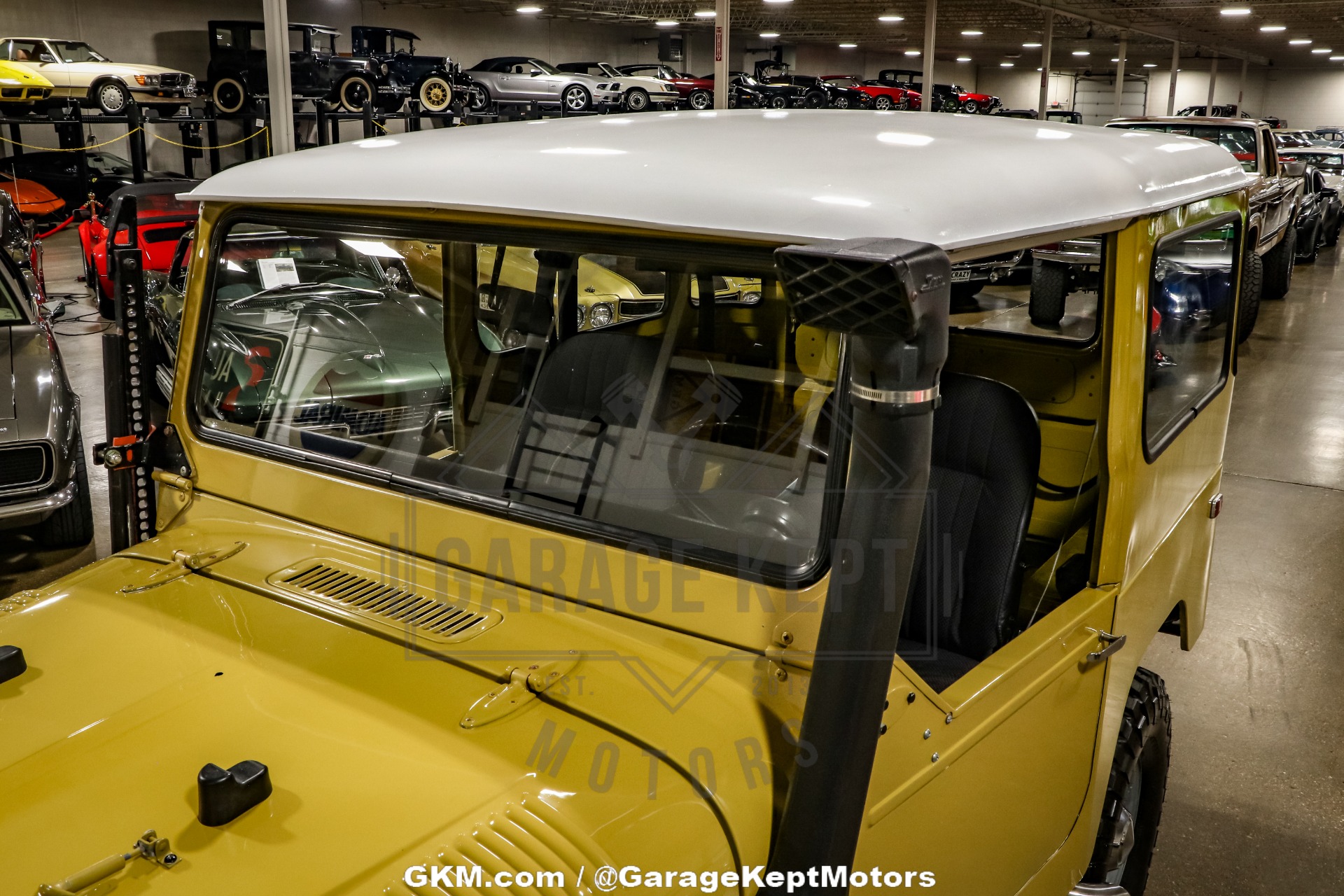 Toyota-Other-1974-BeigeTan-Black-9