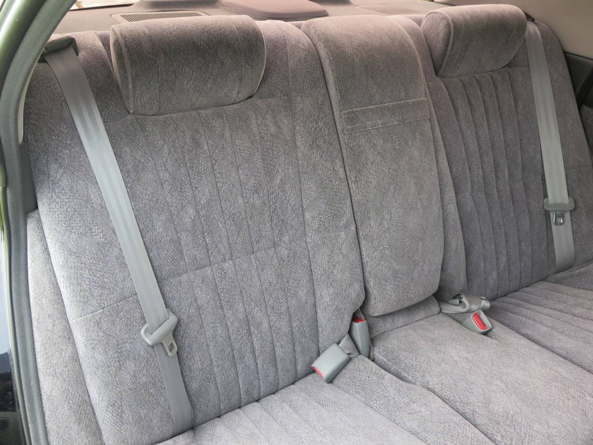 Toyota-crown-majesta-1992-black-12