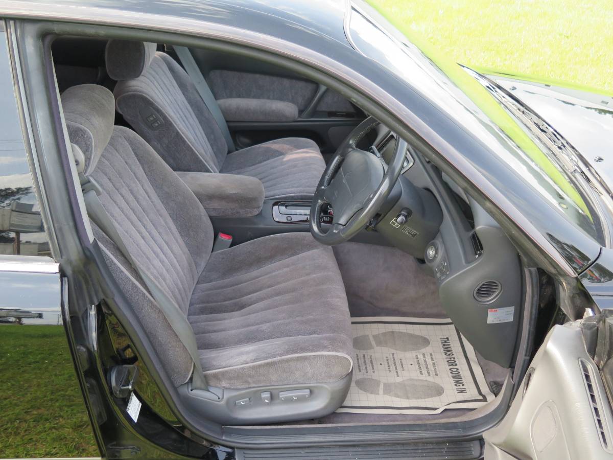 Toyota-crown-majesta-1992-black-22