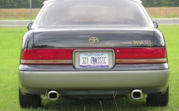 Toyota-crown-majesta-1992-black-7