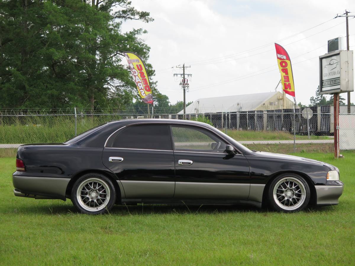 Toyota-crown-majesta-1992-black-9