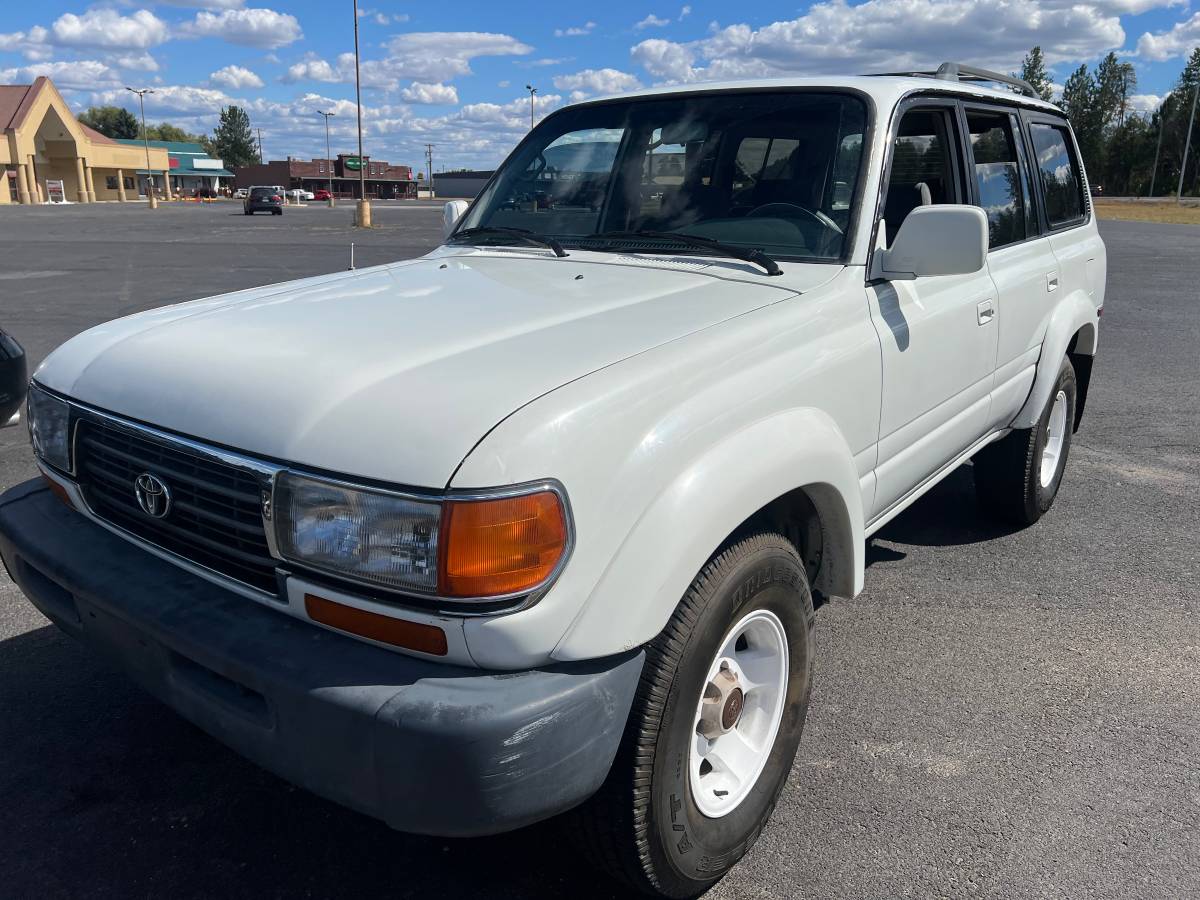 Toyota-land-cruiser-1996-white-1