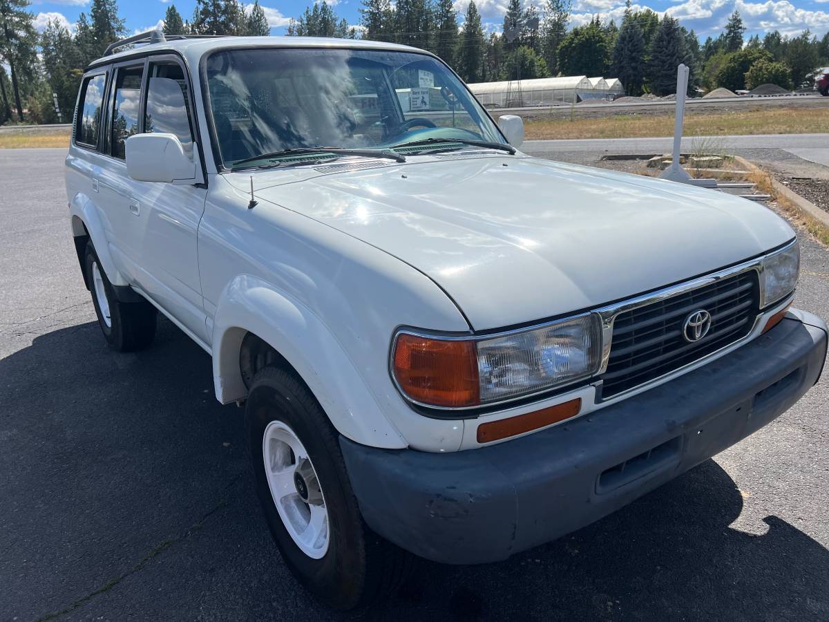 Toyota-land-cruiser-1996-white