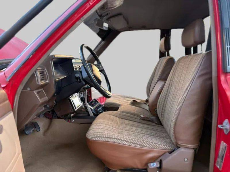 Toyota-pick-up-1986-15