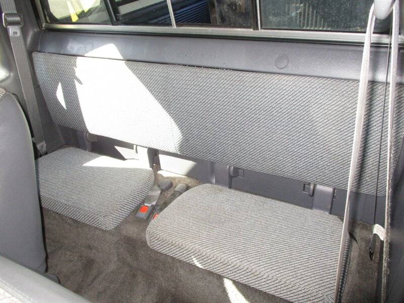 Toyota-pickup-deluxe-1992-green-16