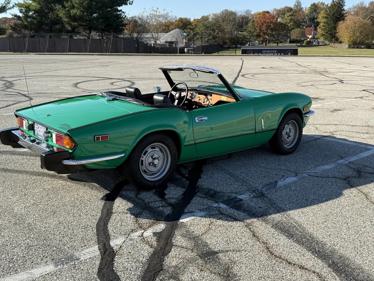 Triumph-Spitfire-1976-Java-Green-Black-3