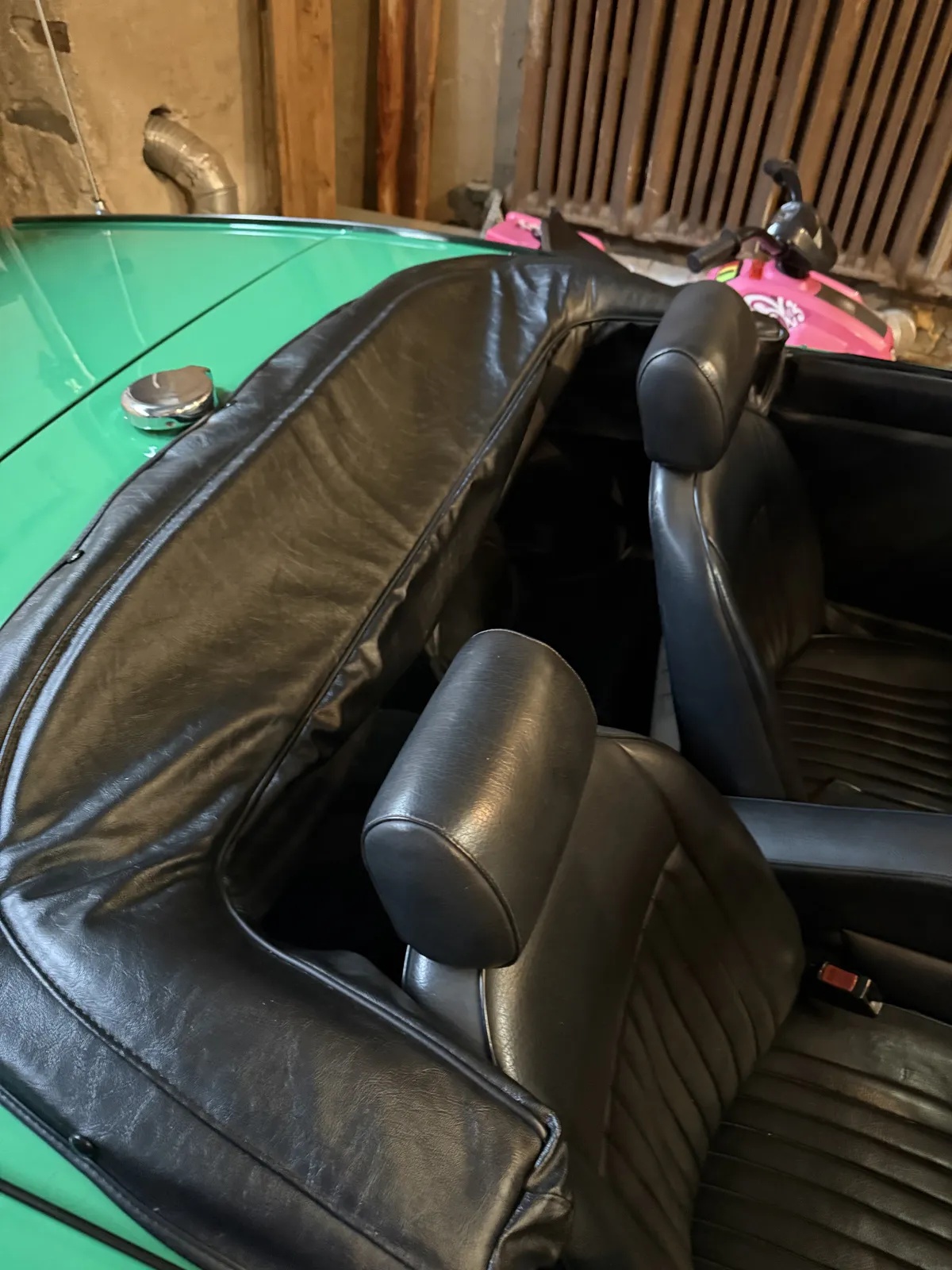 Triumph-Spitfire-1976-Java-Green-Black-7