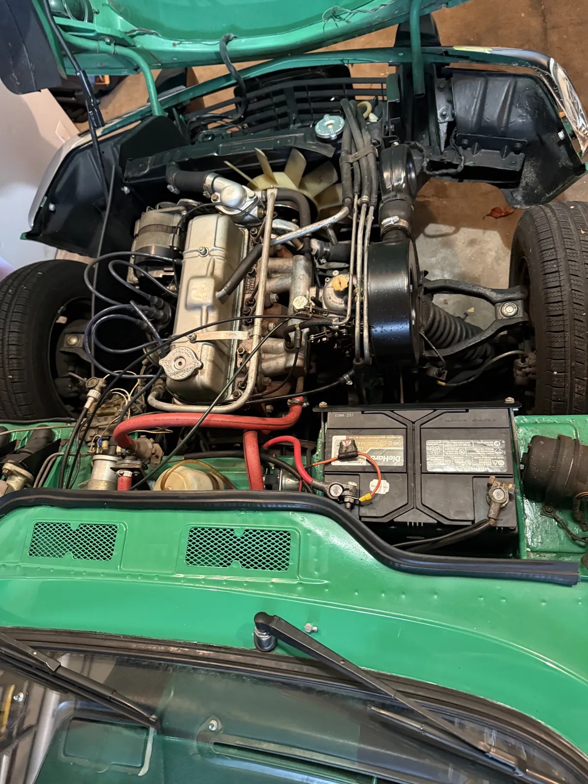 Triumph-Spitfire-1976-Java-Green-Black-8