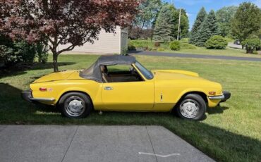 Triumph-Spitfire-1976-Yellow-Tan-10