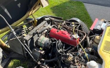 Triumph-Spitfire-1976-Yellow-Tan-12