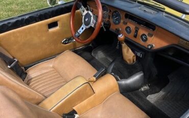 Triumph-Spitfire-1976-Yellow-Tan-2