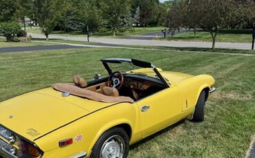 Triumph-Spitfire-1976-Yellow-Tan-4