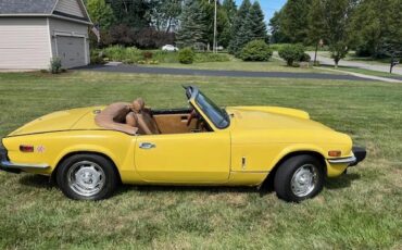Triumph-Spitfire-1976-Yellow-Tan-5