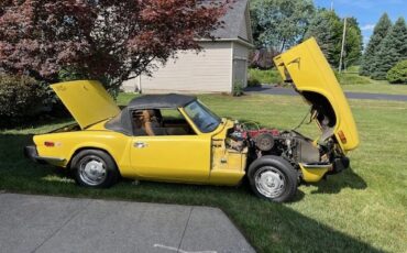 Triumph-Spitfire-1976-Yellow-Tan-8