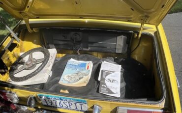 Triumph-Spitfire-1976-Yellow-Tan-9
