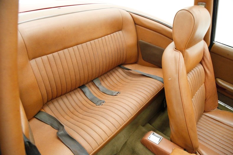 Triumph-Stag-1971-Red-Saddle-10