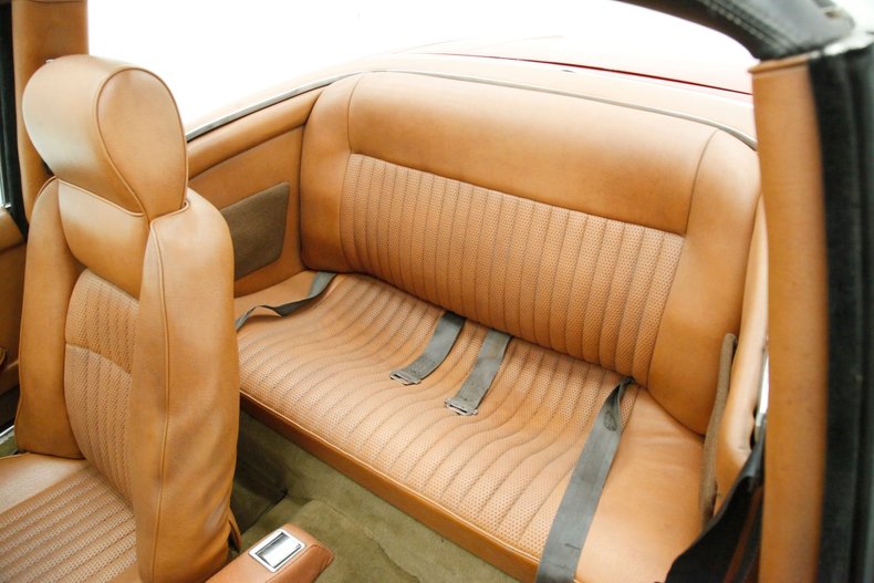 Triumph-Stag-1971-Red-Saddle-11